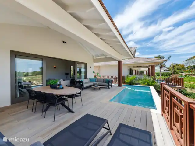 Location de Vacances Curaçao, Curaçao-Centre, Willemstad, villa - Villa Jazmyn 17, plage de Blue Bay Terrasse avec piscine