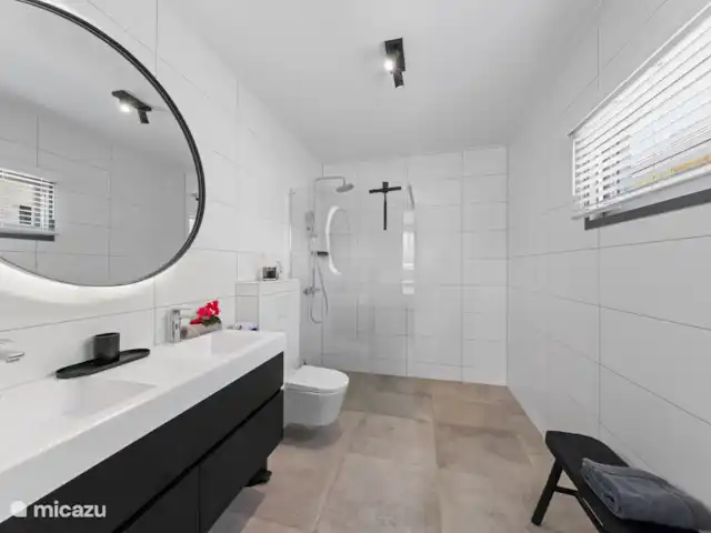 Location de Vacances Curaçao, Curaçao-Centre, Willemstad, villa - Villa Jazmyn 17, plage de Blue Bay Salle de bain attenante chambre 1