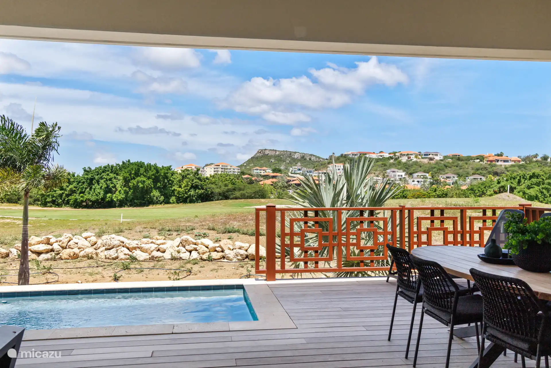 Aussichtsterrasse auf dem Golfplatz