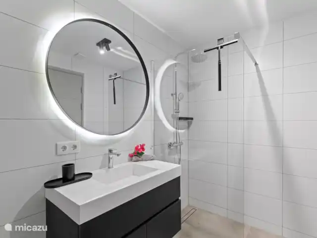 Location de Vacances Curaçao, Curaçao-Centre, Willemstad, villa - Villa Jazmyn 17, plage de Blue Bay Salle de bain à l’étage