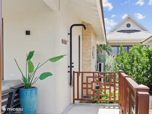 Location de Vacances Curaçao, Curaçao-Centre, Willemstad, villa - Villa Jazmyn 17, plage de Blue Bay Douche extérieure