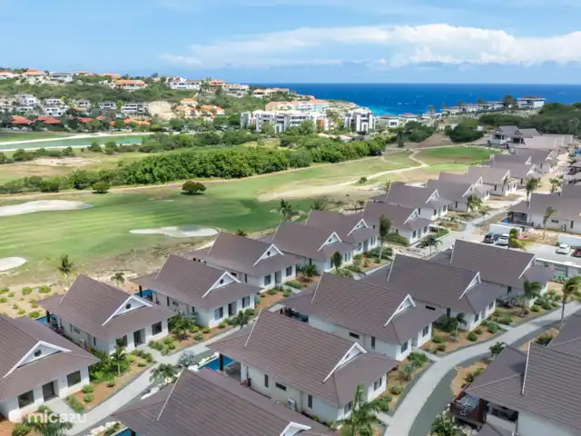 Location de Vacances Curaçao, Curaçao-Centre, Willemstad, villa - Villa Jazmyn 17, plage de Blue Bay Vue sur le parcours de golf et la mer au-dessus