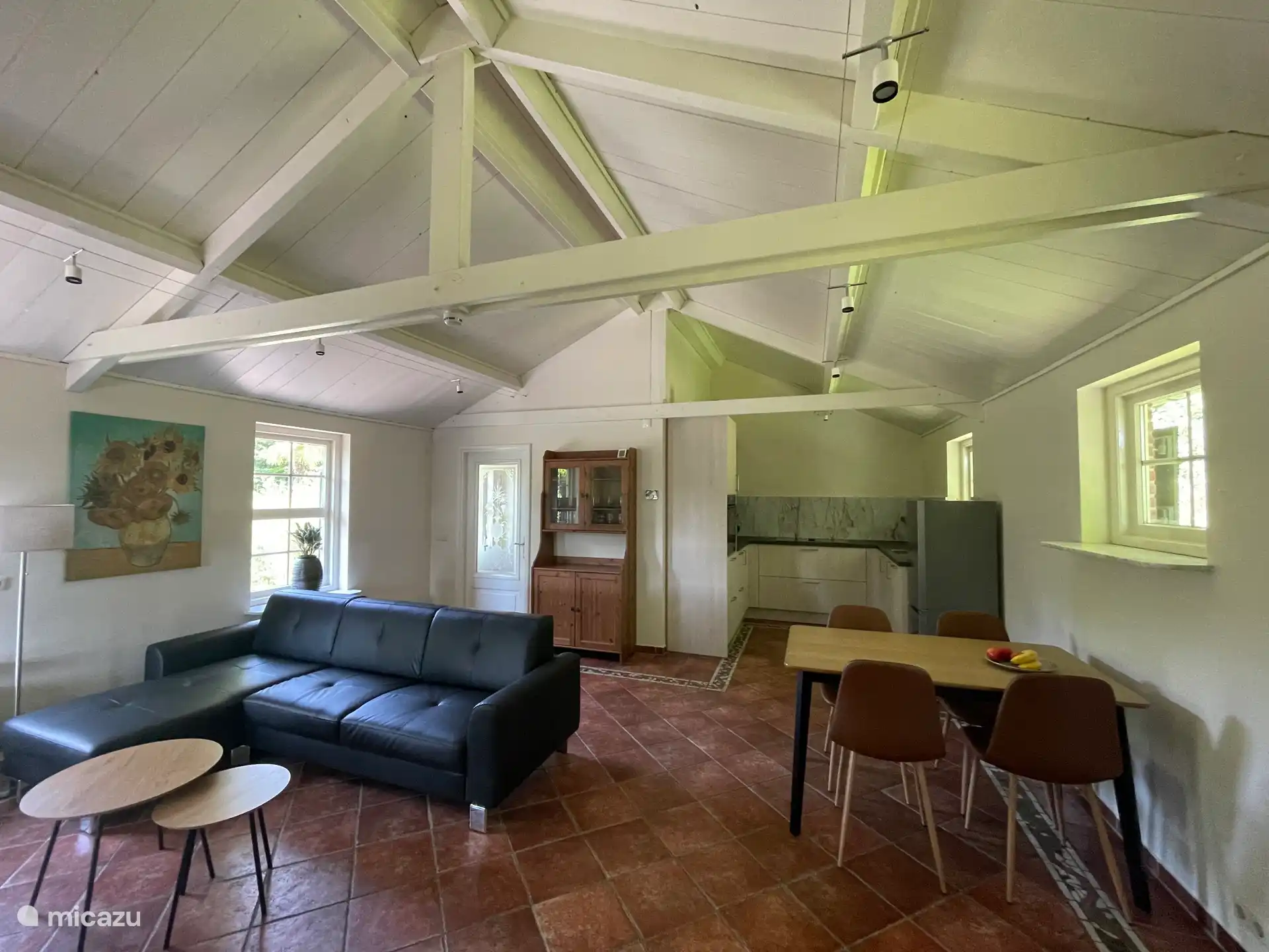 Wohnzimmer mit Küche