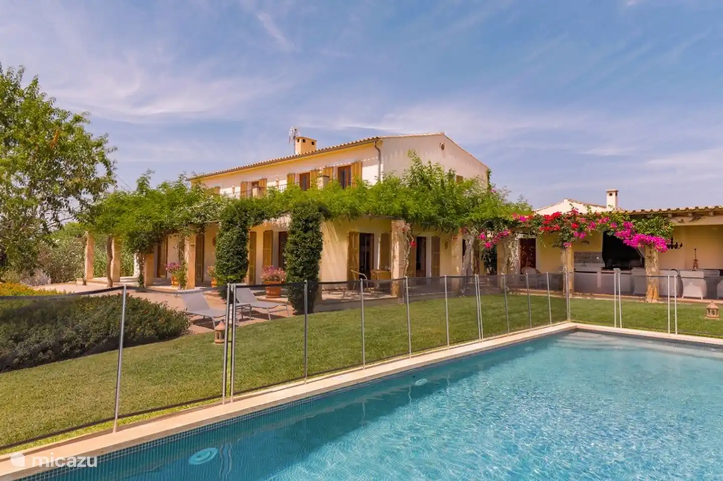 Eine Umzäunung des Pools ist möglich