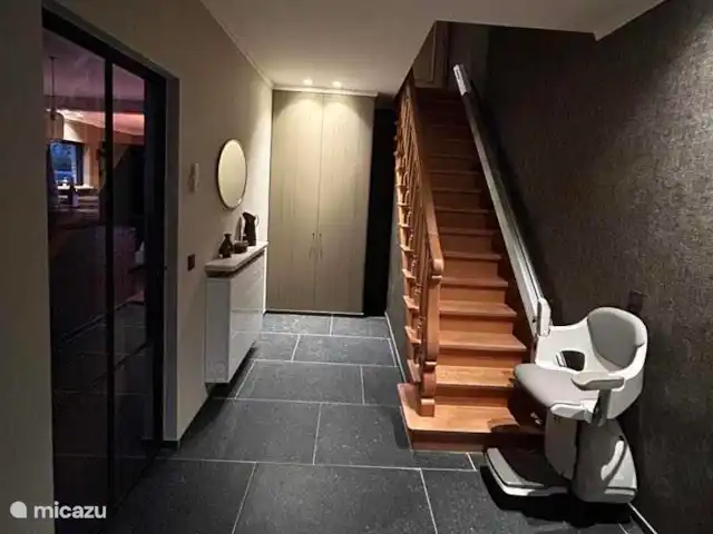 Location de Vacances Belgique, Côte Belge, Koksijde, maison de vacances - Maison Congé Cage d’escalier avec monte-escalier