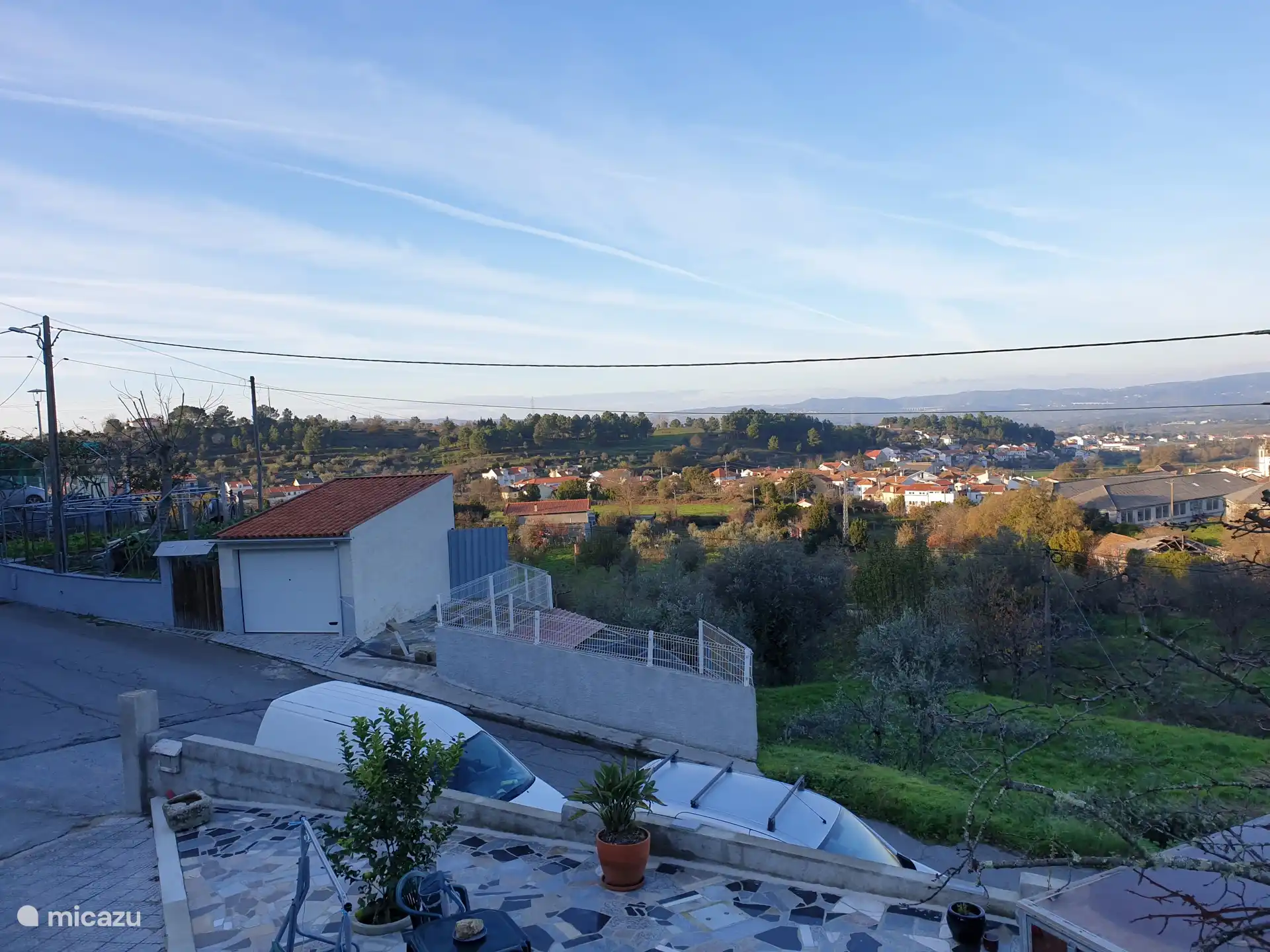 Uitzicht vanaf het balkon over São Paio en de achterliggende bergen.