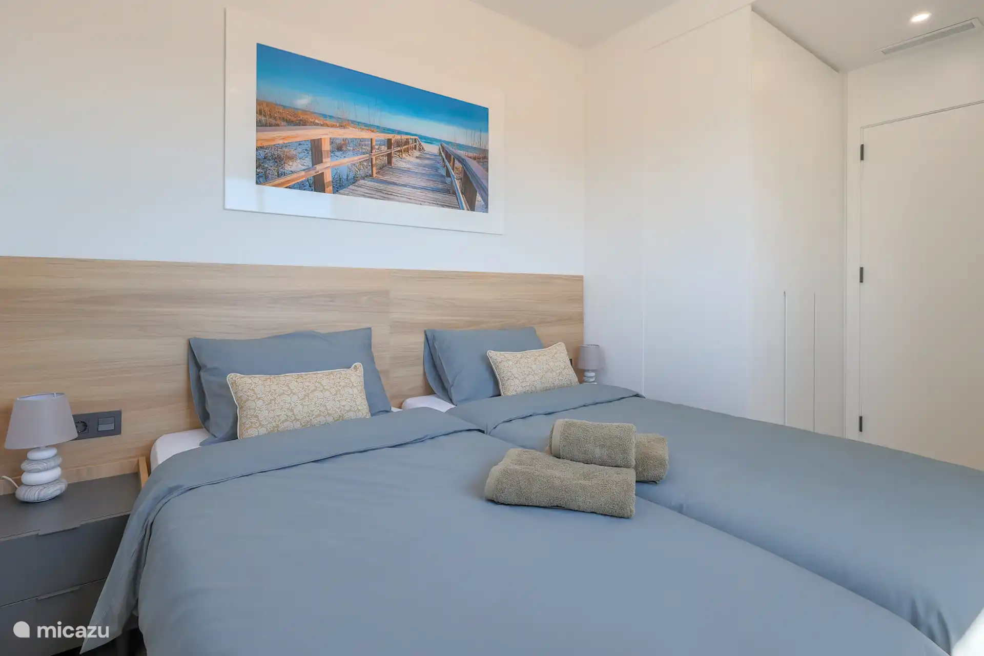 2ème chambre avec 2 lits séparés de 90cm qui peuvent également être rapprochés à une taille king size de 180cm.