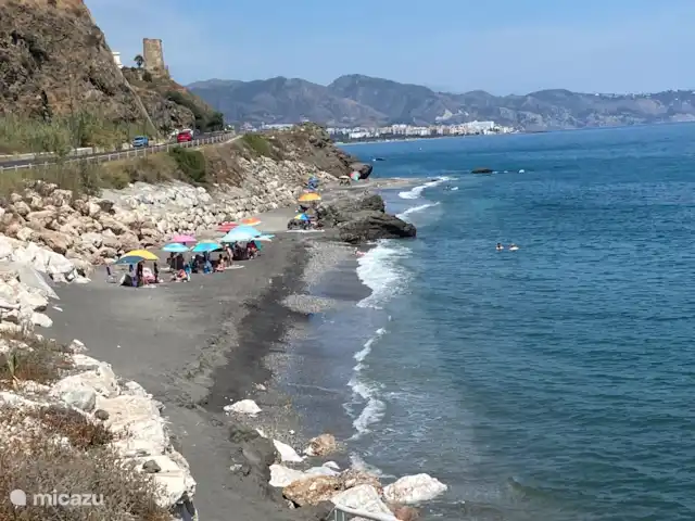 Ático en primera línea de mar VistaMar en España, Costa del Sol, Torrox-Costa - penthouse Calaceite tiene pequeñas playas íntimas, donde el turismo de masas está ausente incluso en temporada alta.