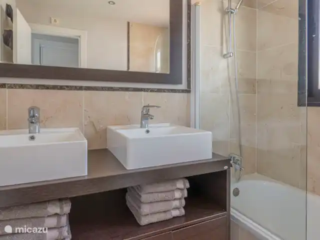 Ático en primera línea de mar VistaMar en España, Costa del Sol, Torrox-Costa - penthouse Baño privado