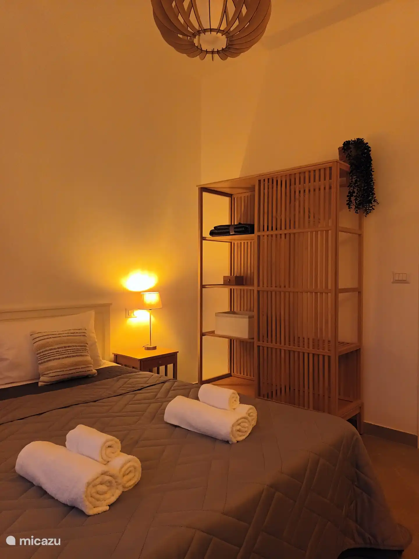 Armario dormitorio beige