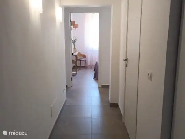 Casa Erminia  en Italia, Roma, Roma - apartamento El apartamento tiene dos pasillos largos que le dan un efecto espacioso.