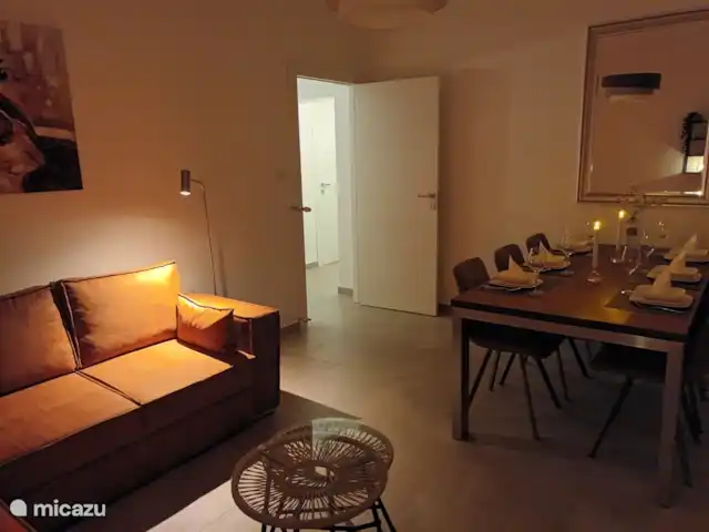 Casa Erminia  en Italia, Roma, Roma - apartamento Zona de estar con comedor con iluminación ambiental