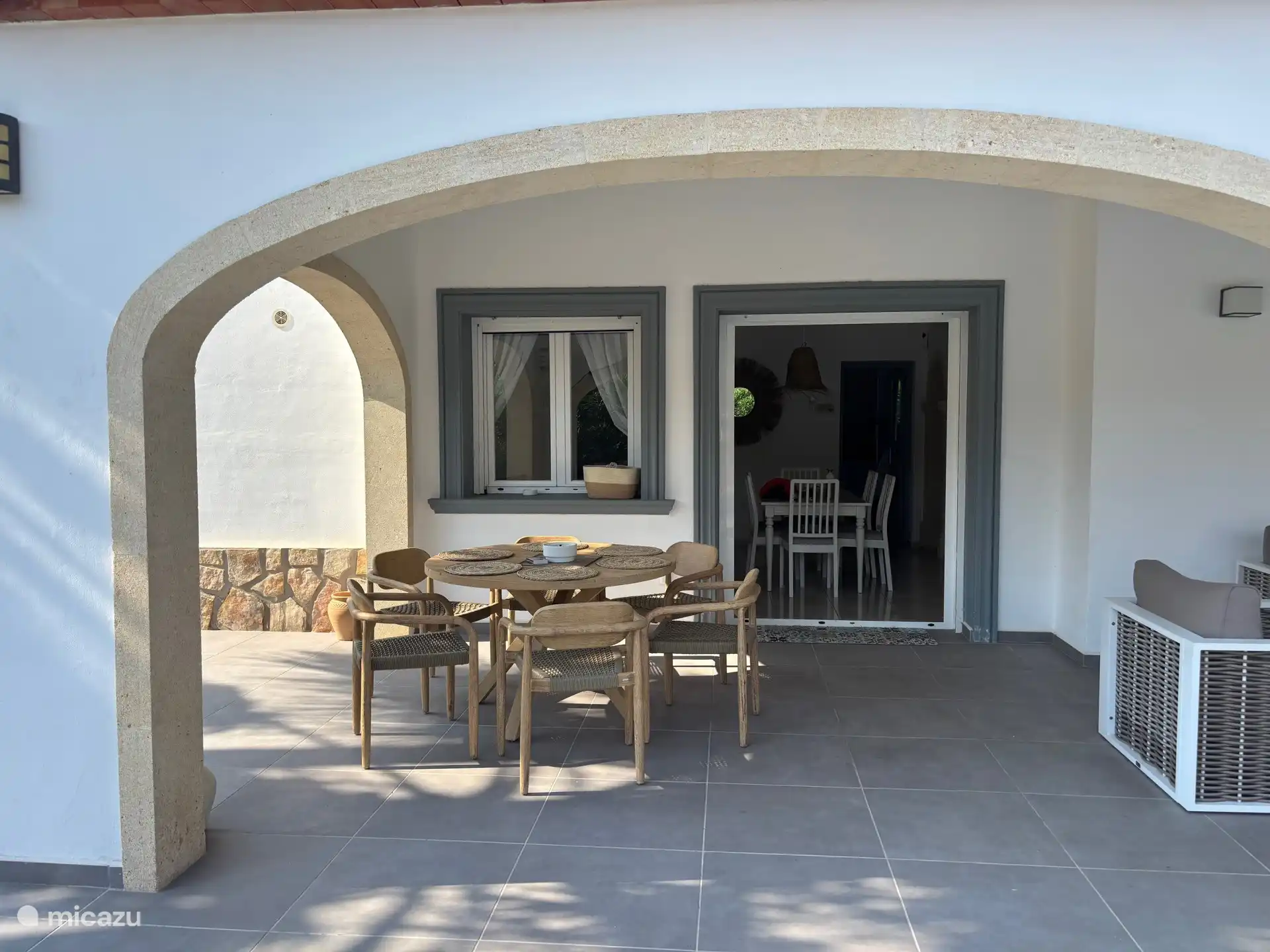 openslaande deuren naar de naya en het terras