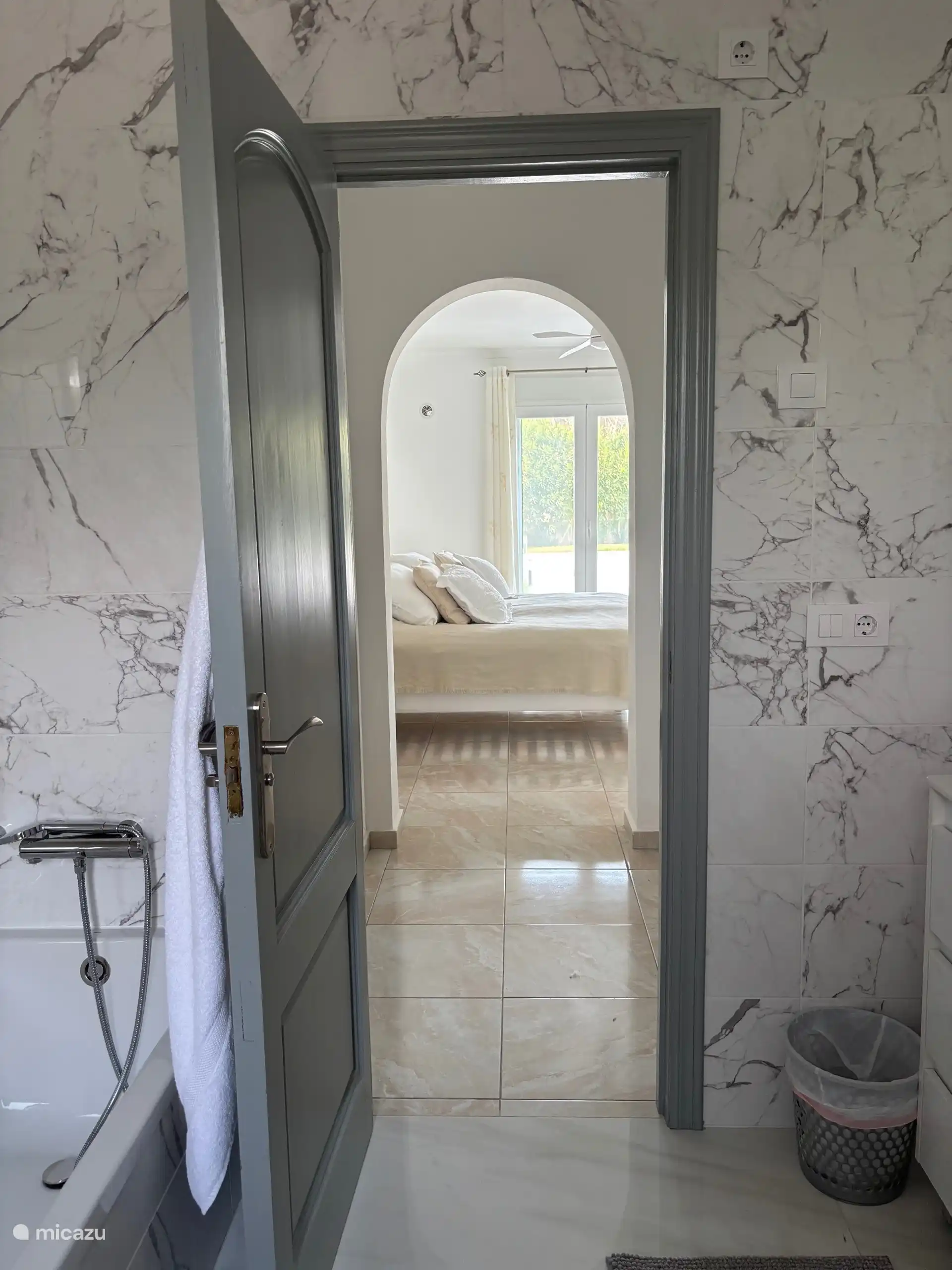 En-suite badkamer bij master bedroom