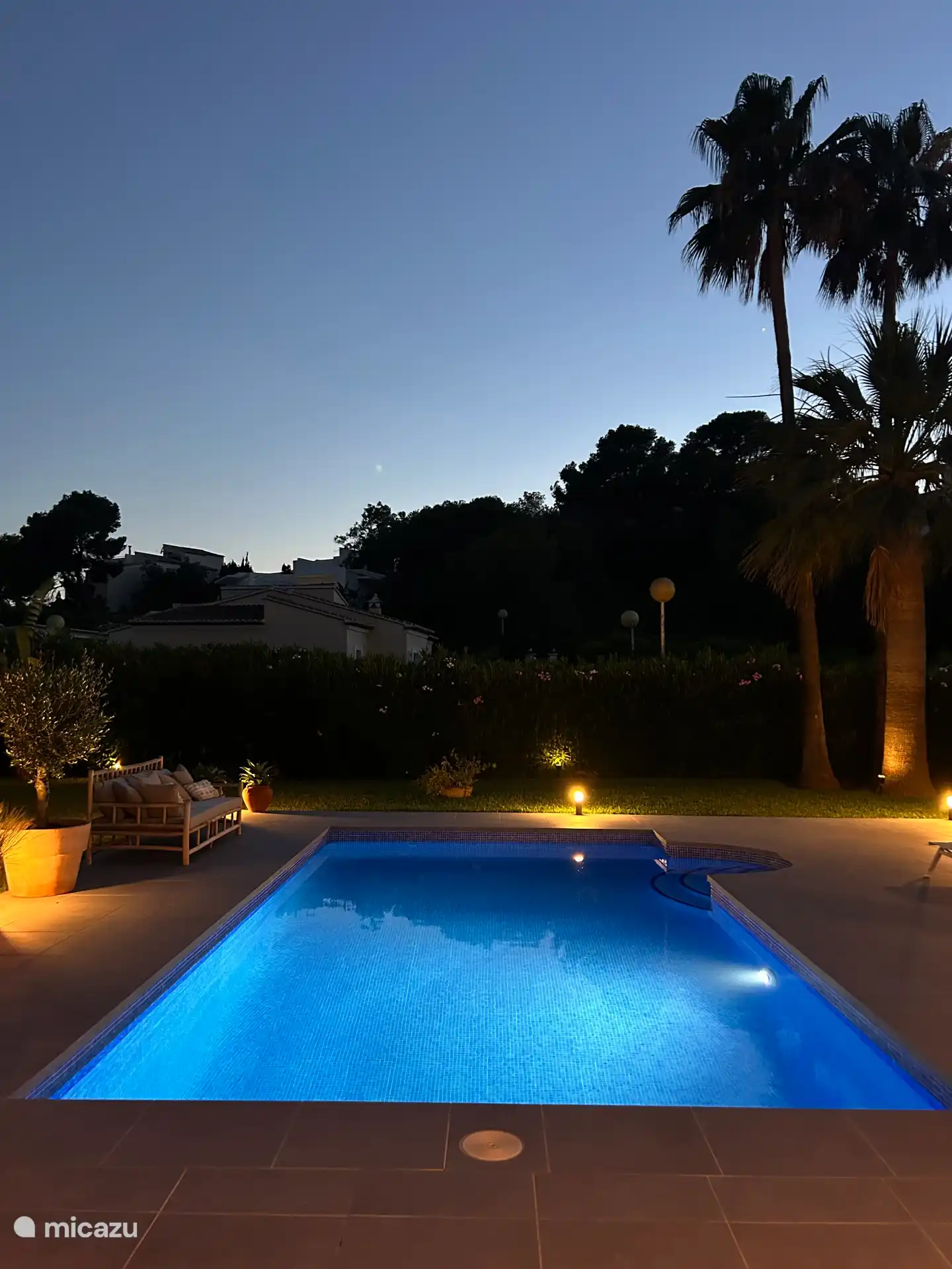 Illuminated private swimming pool
