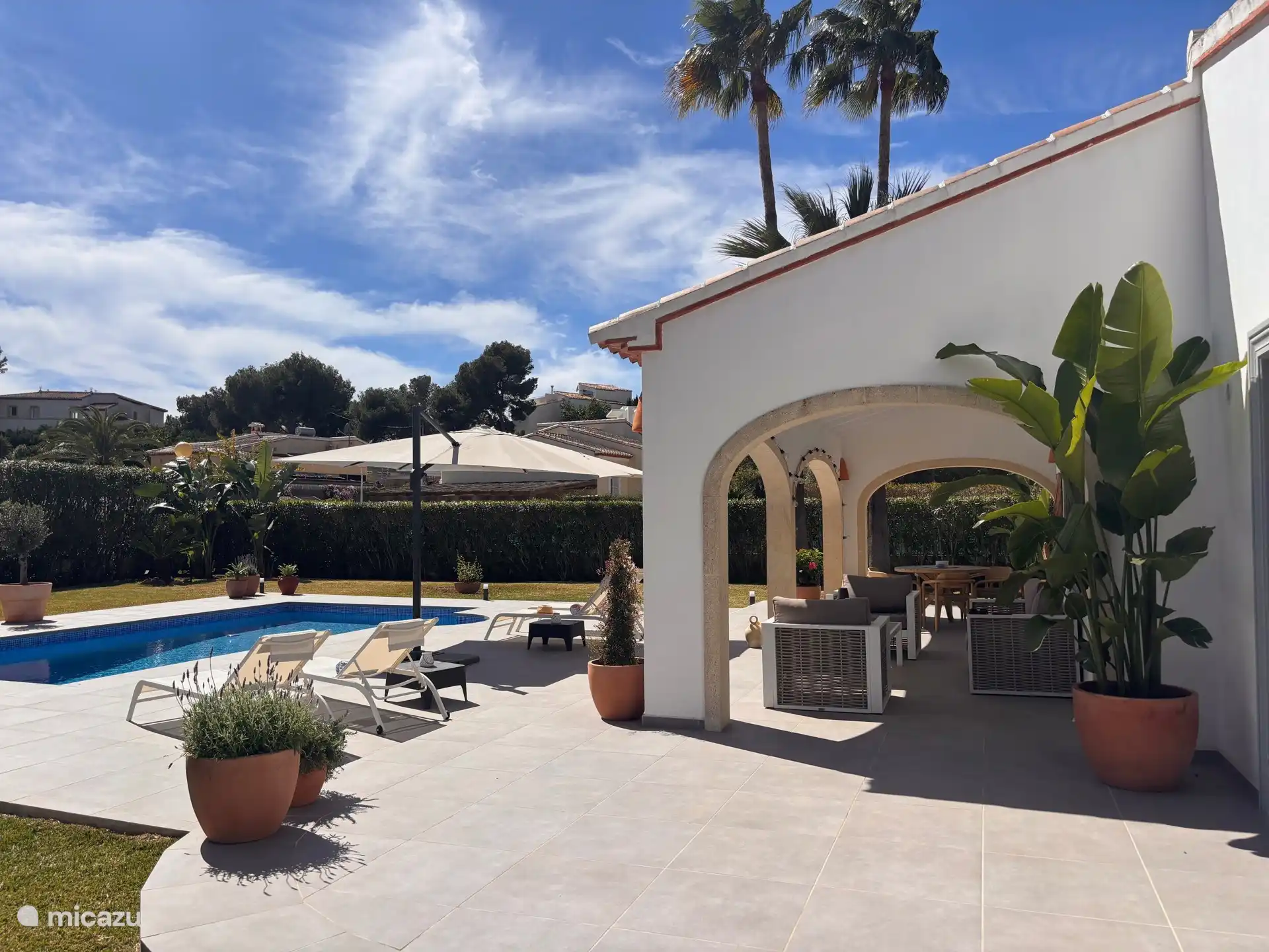 Overview of the beautiful garden 