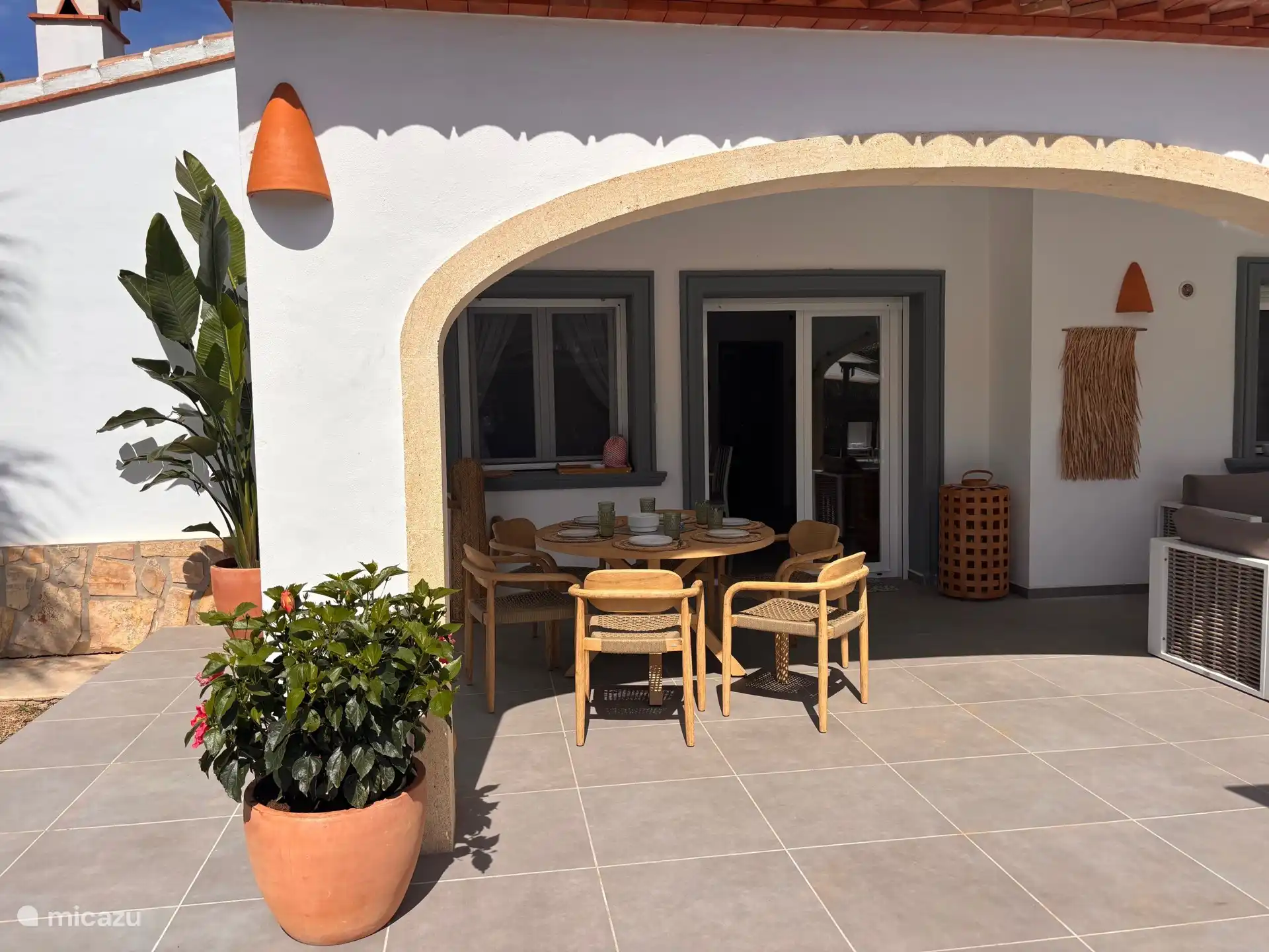 Table for 6 in the naya