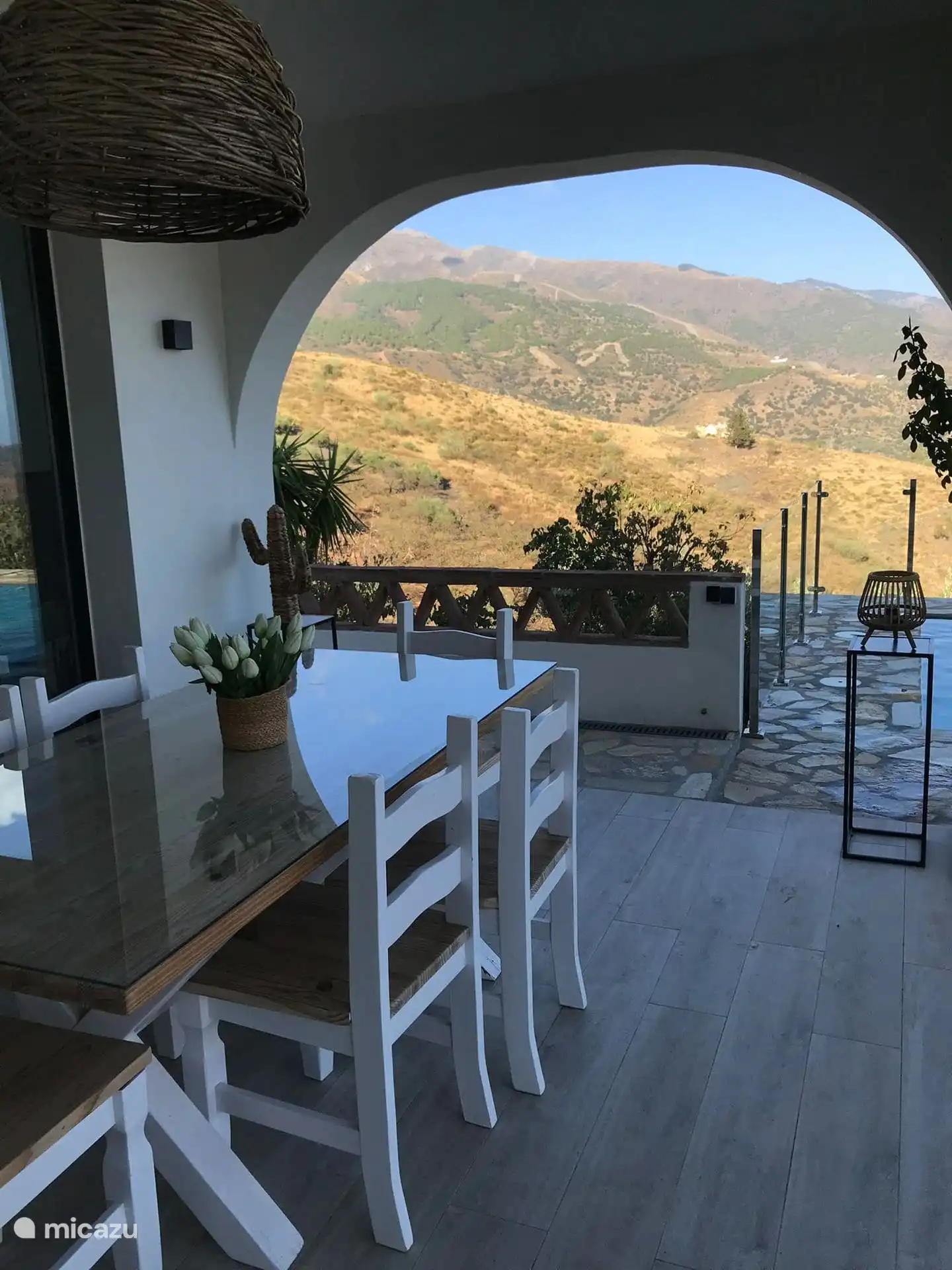 Terraza exterior cubierta