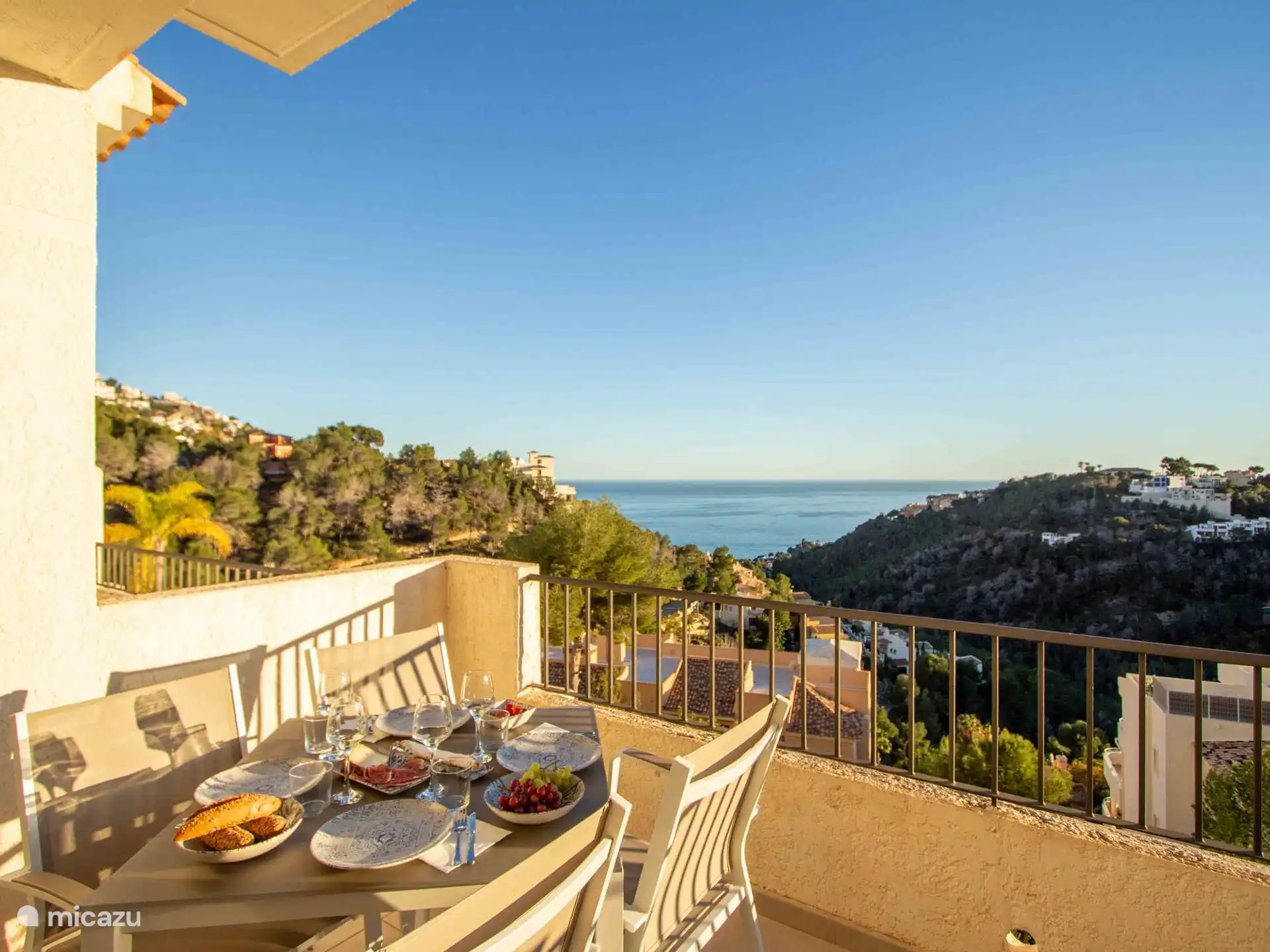 Marcielo - terras met prachtige uitzichten. 