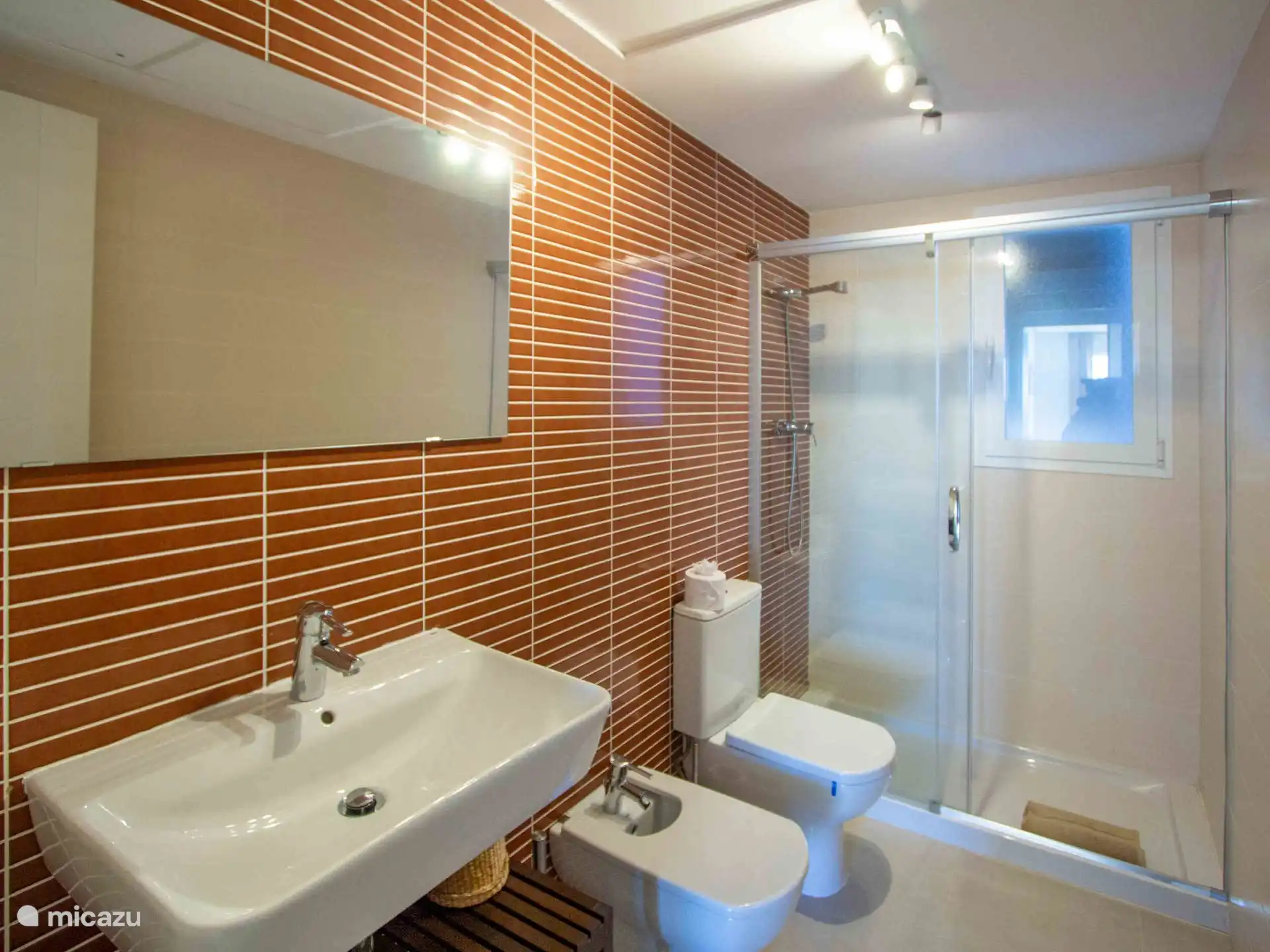 Marcielo - aparte badkamer.