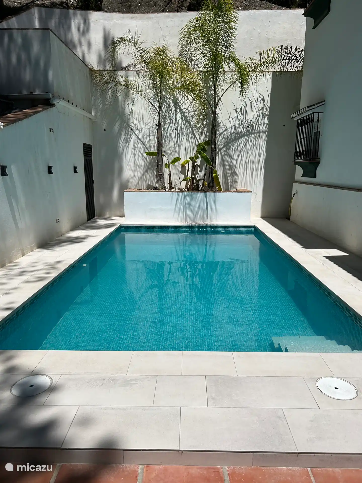 Swimming pool (heated)