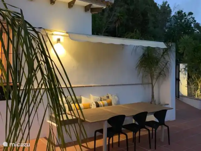 Casa Raíces en España, Andalucía, Cómpeta - villa Mesa de exterior