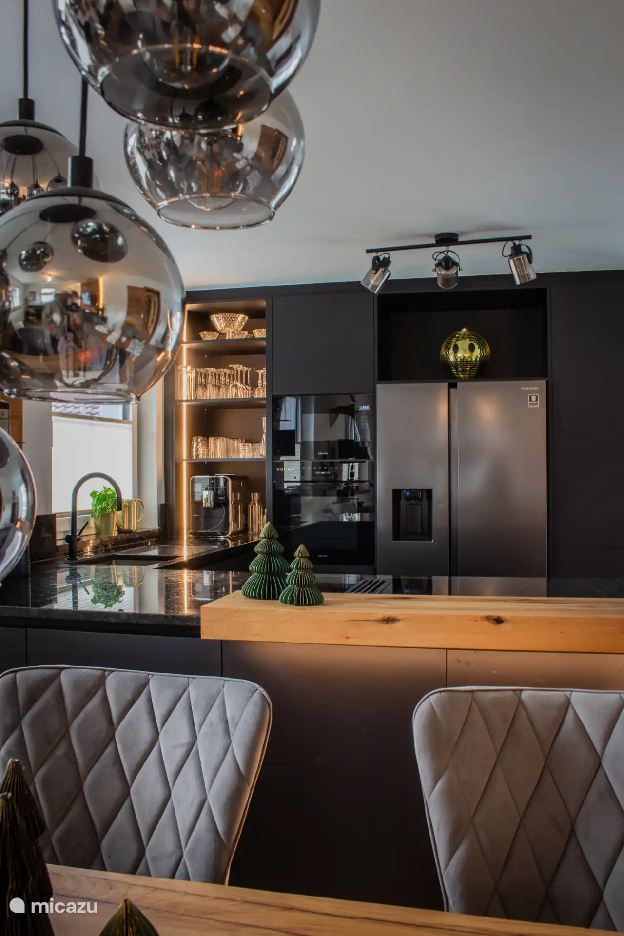 Woonkamer met keuken