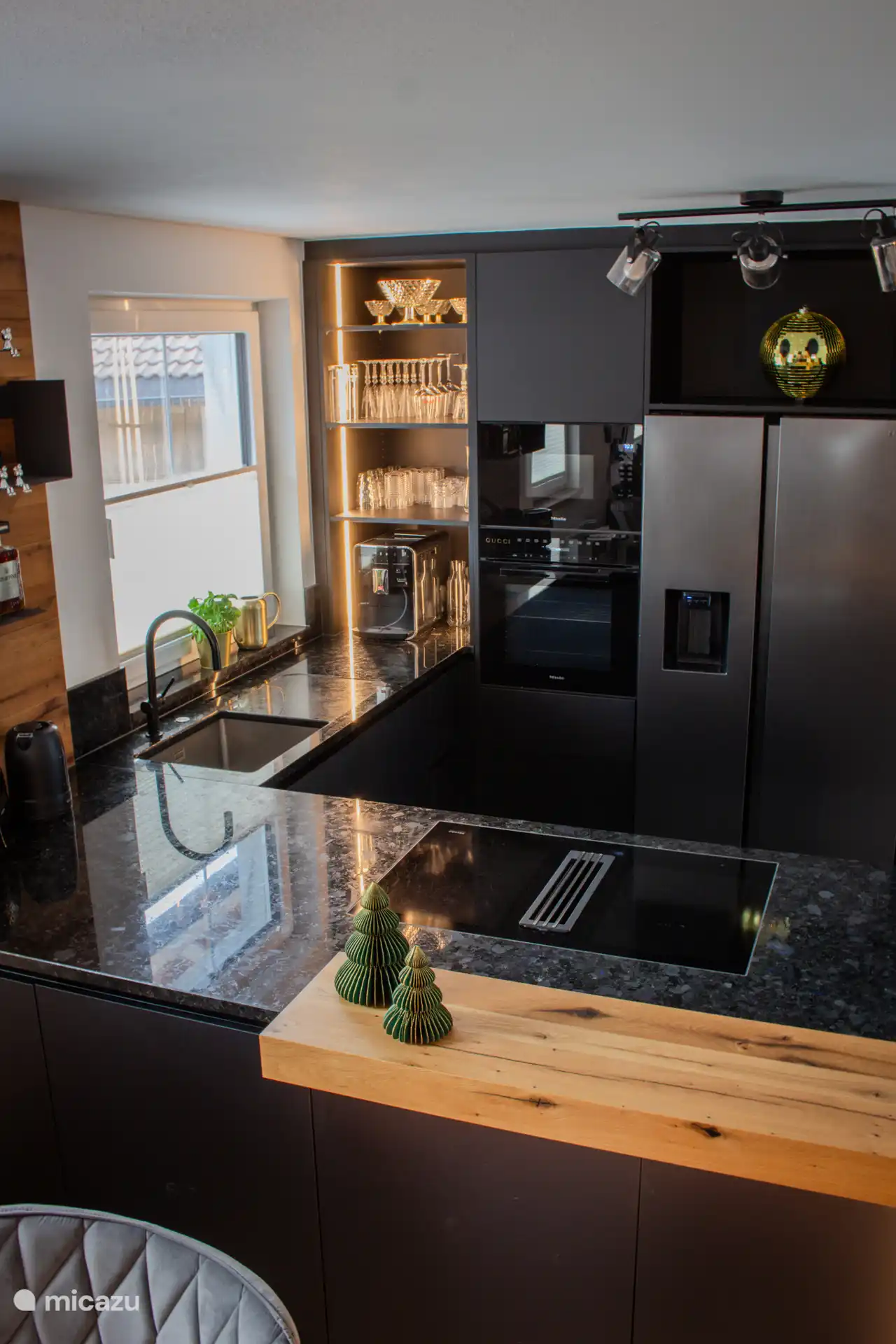 Woonkamer met keuken