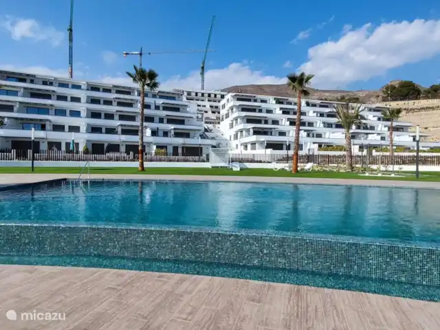Oréa | Espagne, Costa Blanca, Finestrat - appartement Casa Oréa - Piscine commune avec chaises longues.