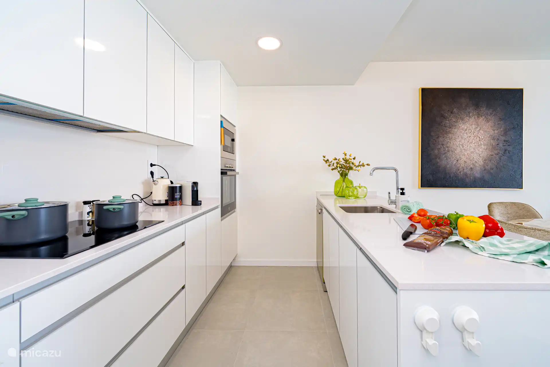 Oréa - Schöne moderne Küche mit allem Notwendigen.