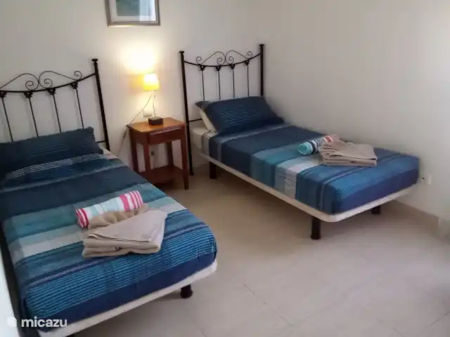 villa huren in Spanje, Lanzarote, Playa Blanca – Villa Maika Slaapkamer 1 met twee 1-persoonsbedden