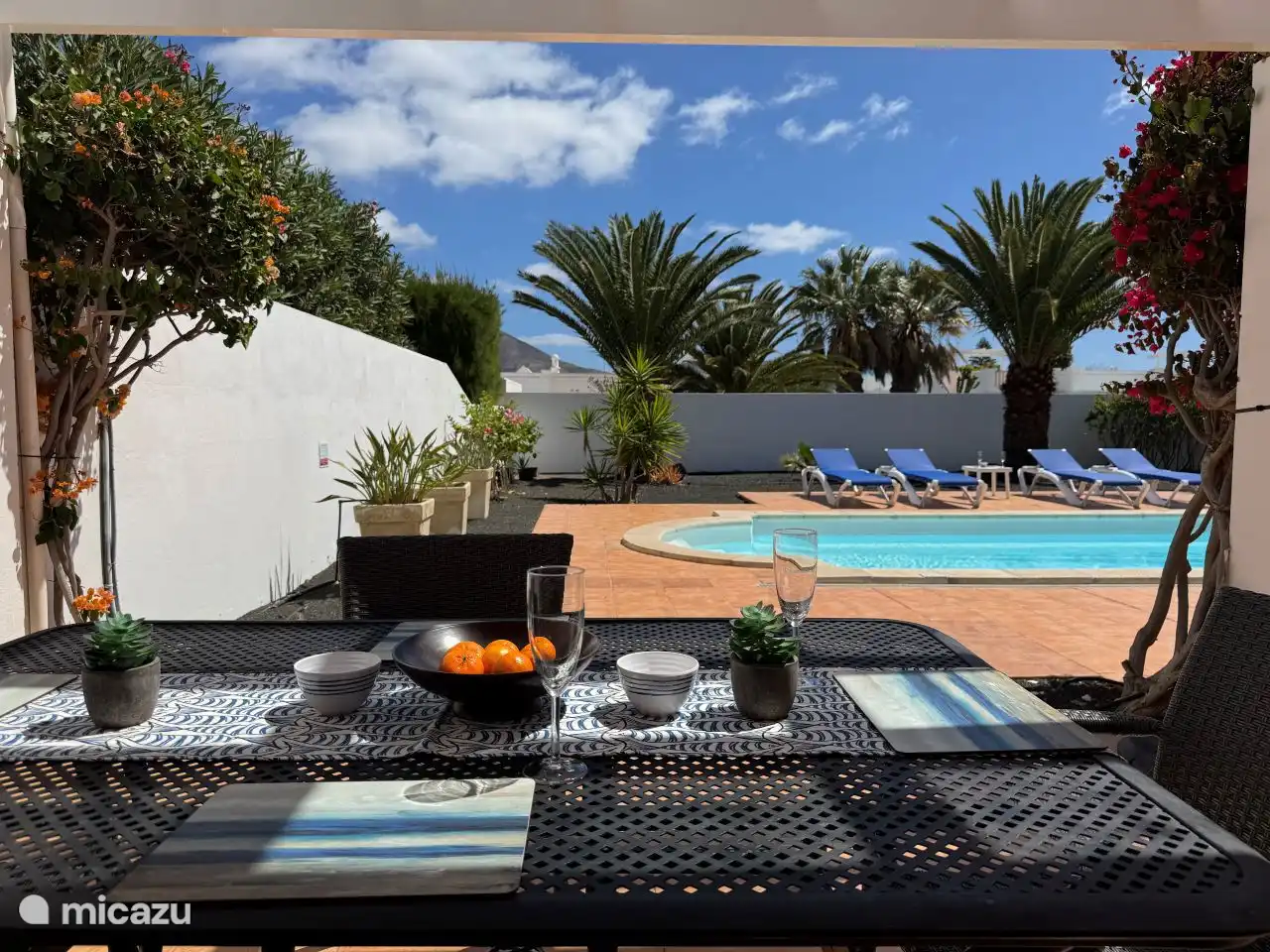 What a nice and colorful outdoor life Villa Maika has