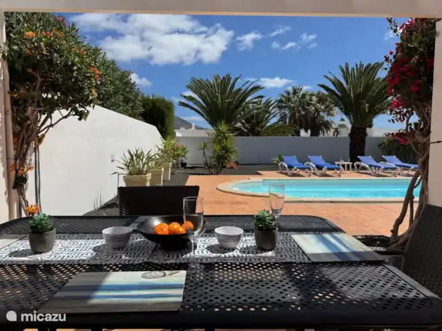 villa huren in Spanje, Lanzarote, Playa Blanca – Villa Maika Wat een fijn en kleurrijk buitenleven heeft Villa Maika