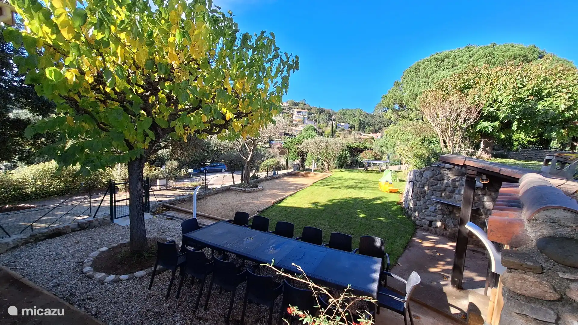 Terreno de ocio compartido por las 2 casas rurales