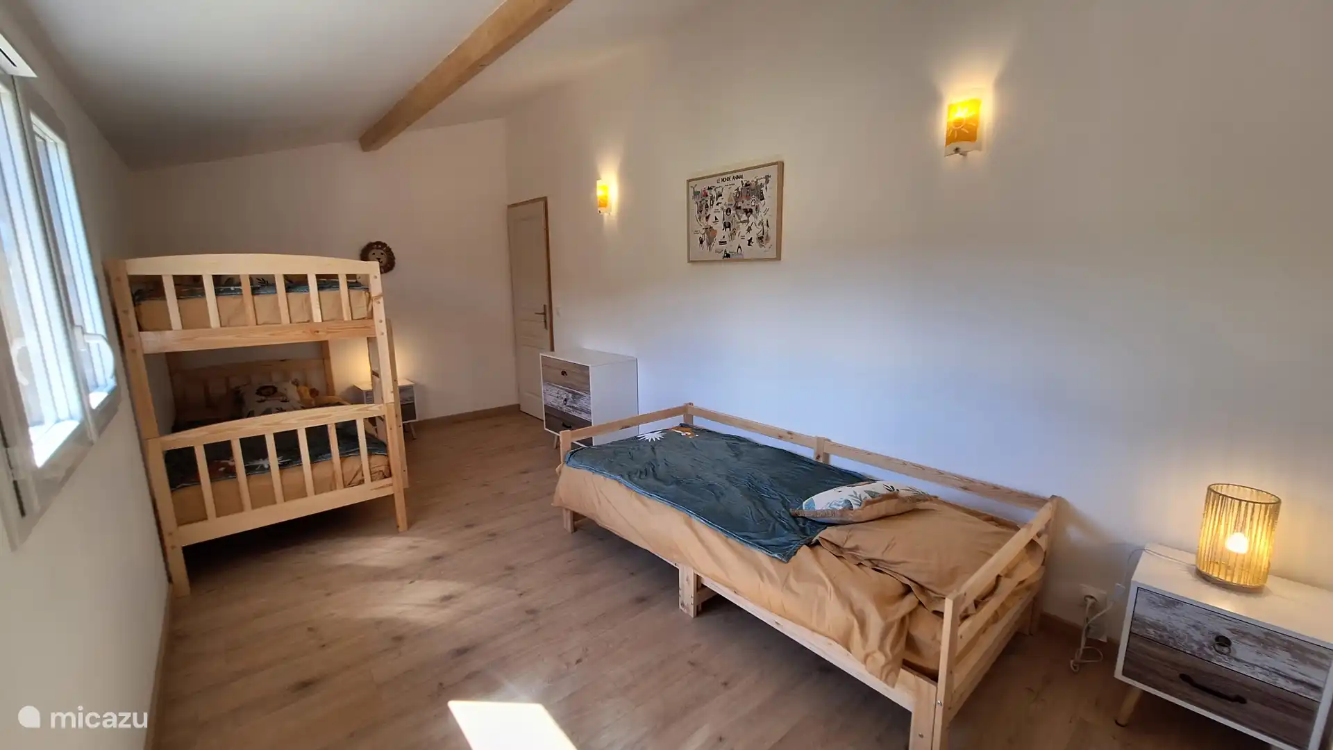 Zimmer bestehend aus einem Etagenbett (2*90*200) und einem Ausziehbett (90*200, umwandelbar in 180*200)
