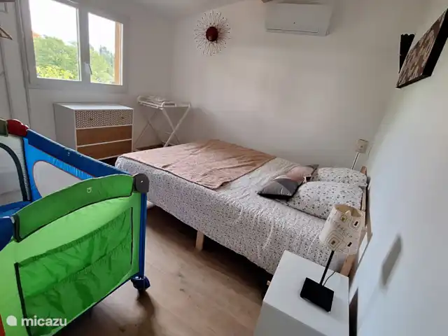 Sous le grand Pin- Eden en Cévennes | France, Gard, Anduze - gîte / cottage Chambre  lit en 160*200 possibilité de prêt de lit bébé gratuitement