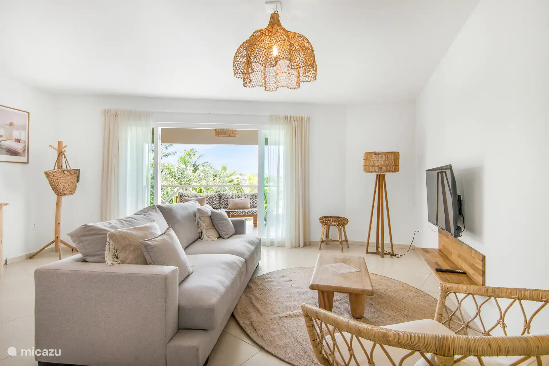 Zona de estar con televisión