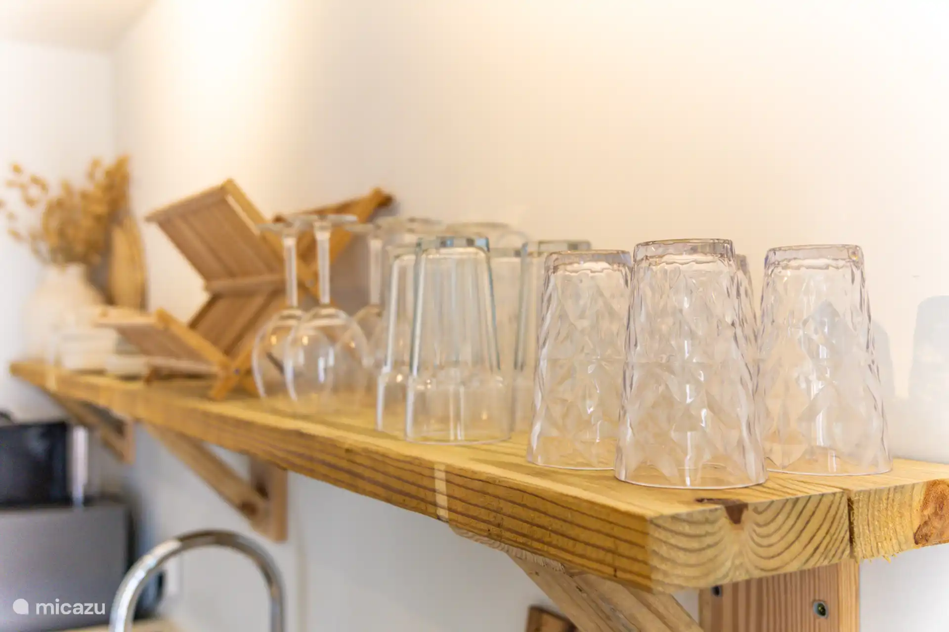 Rack con todo lo necesario 