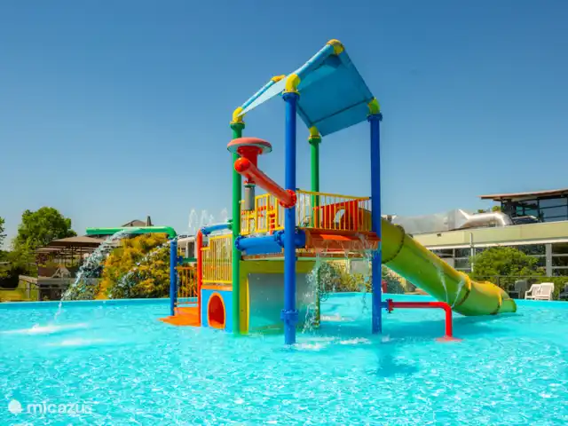 Cabaña Woodsy Forest en Países Bajos, Limburgo, Sevenum - chalet Piscina para los niños en el parque