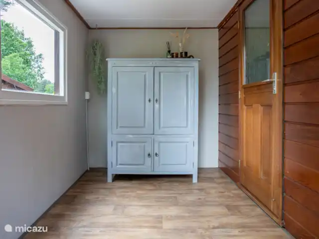 Cabaña Woodsy Forest en Países Bajos, Limburgo, Sevenum - chalet El pasillo donde ingresa aquí puede posiblemente. el cochecito.