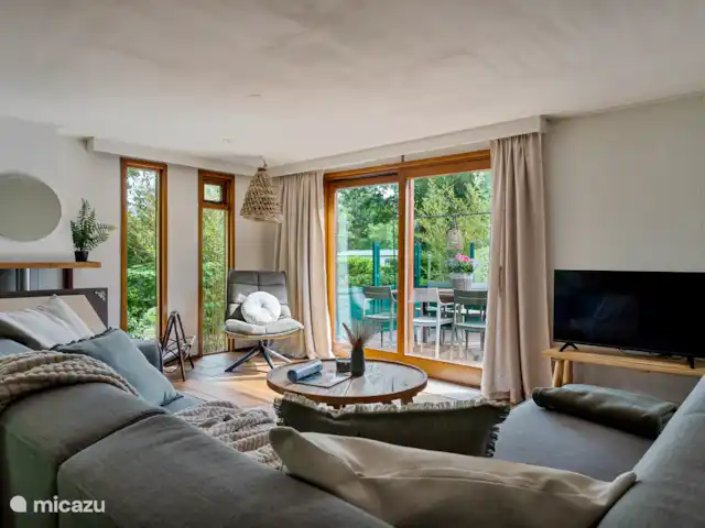 Cabaña Woodsy Forest en Países Bajos, Limburgo, Sevenum - chalet Acogedora sala de estar + TV
