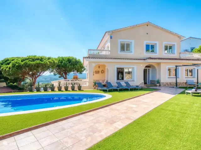 Costacabana - Villa Ibiza | Espagne, Costa Brava, Lloret de Mar - villa profitez de la plus belle vue sur Lloret de Mar et la mer Méditerranée.