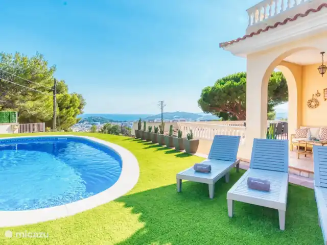 Costacabana - Villa Ibiza | Espagne, Costa Brava, Lloret de Mar - villa profitez de la plus belle vue sur Lloret de Mar et la mer Méditerranée.