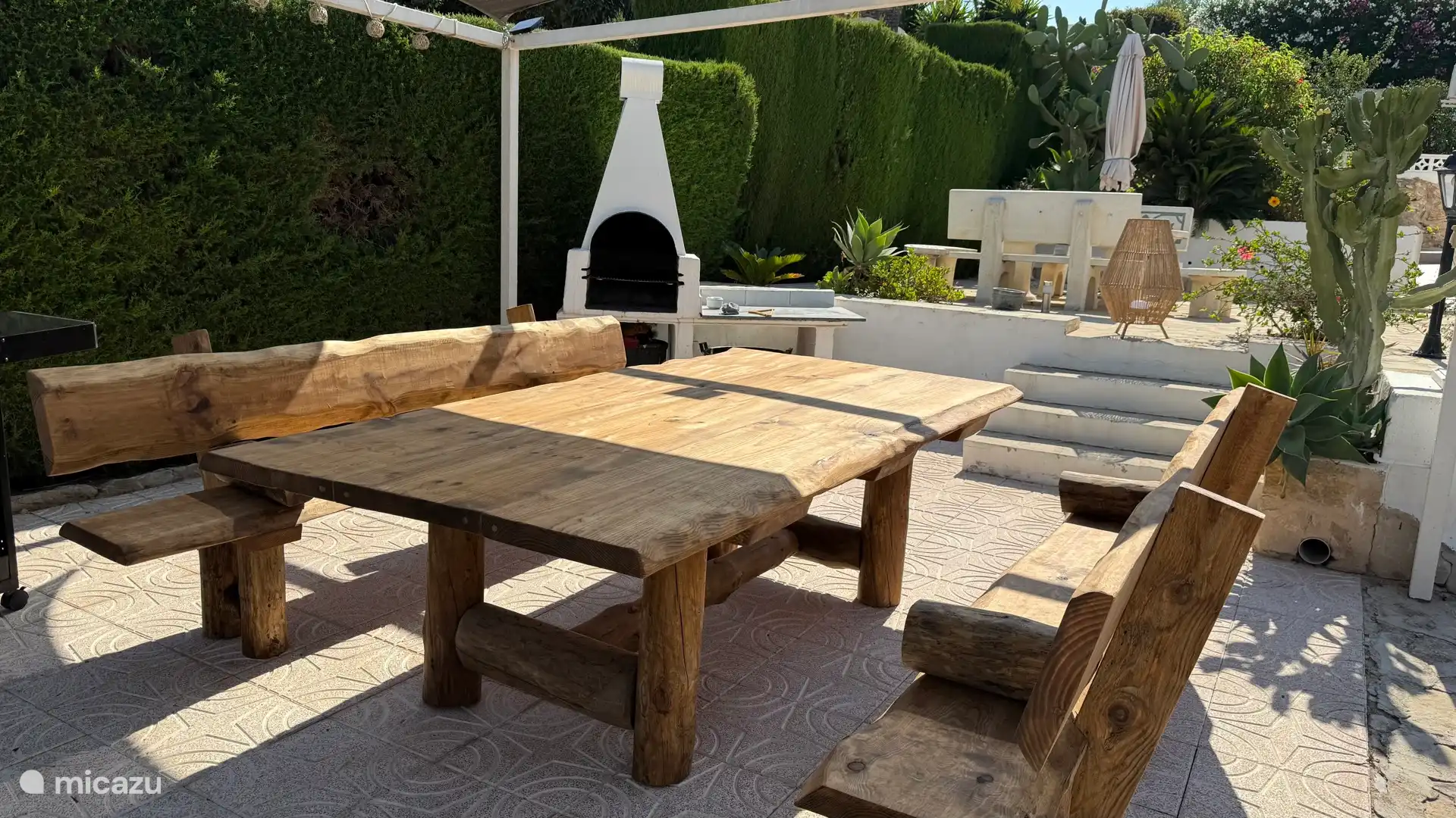 Enjoy a great BBQ evening with a nice drink and nice company