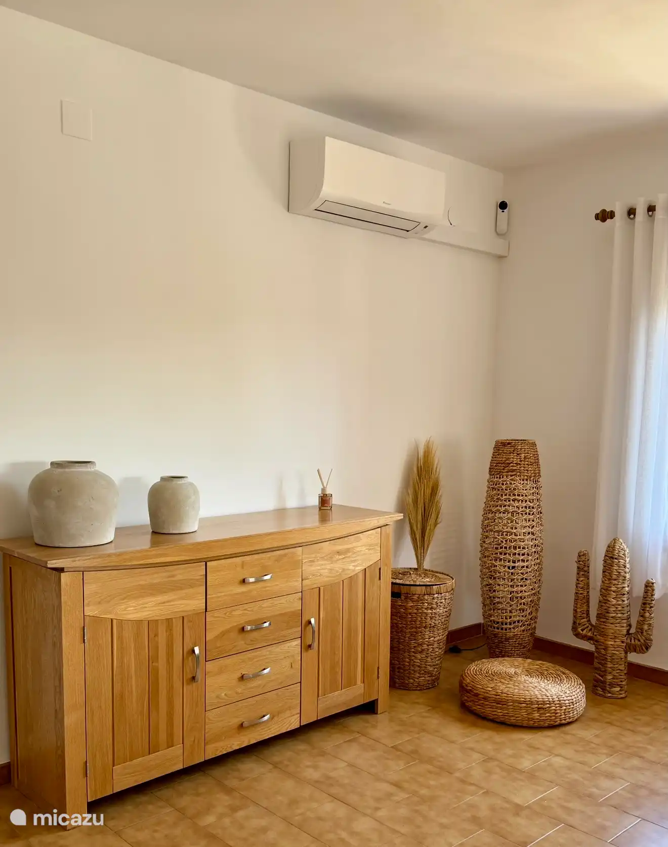 Woonkamer bovenverdieping ook voorzien van een top airco