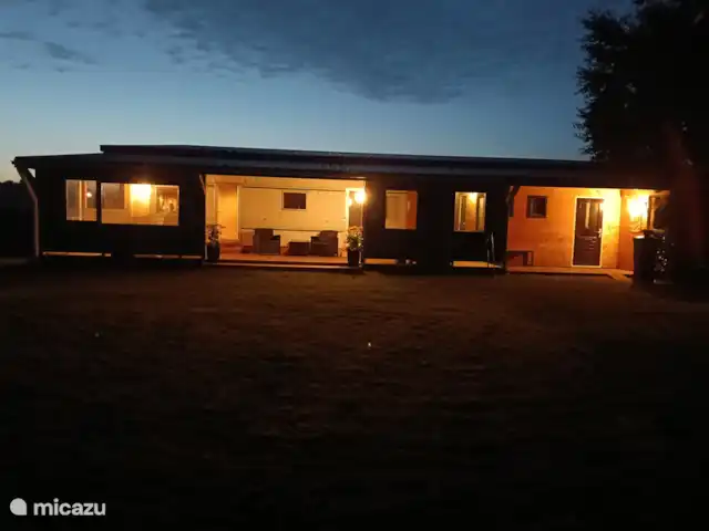 Location de Vacances Pays-Bas, Frise, De Wilgen, mobil-home - L’odeur Wylgen SmelleWylgen de nuit