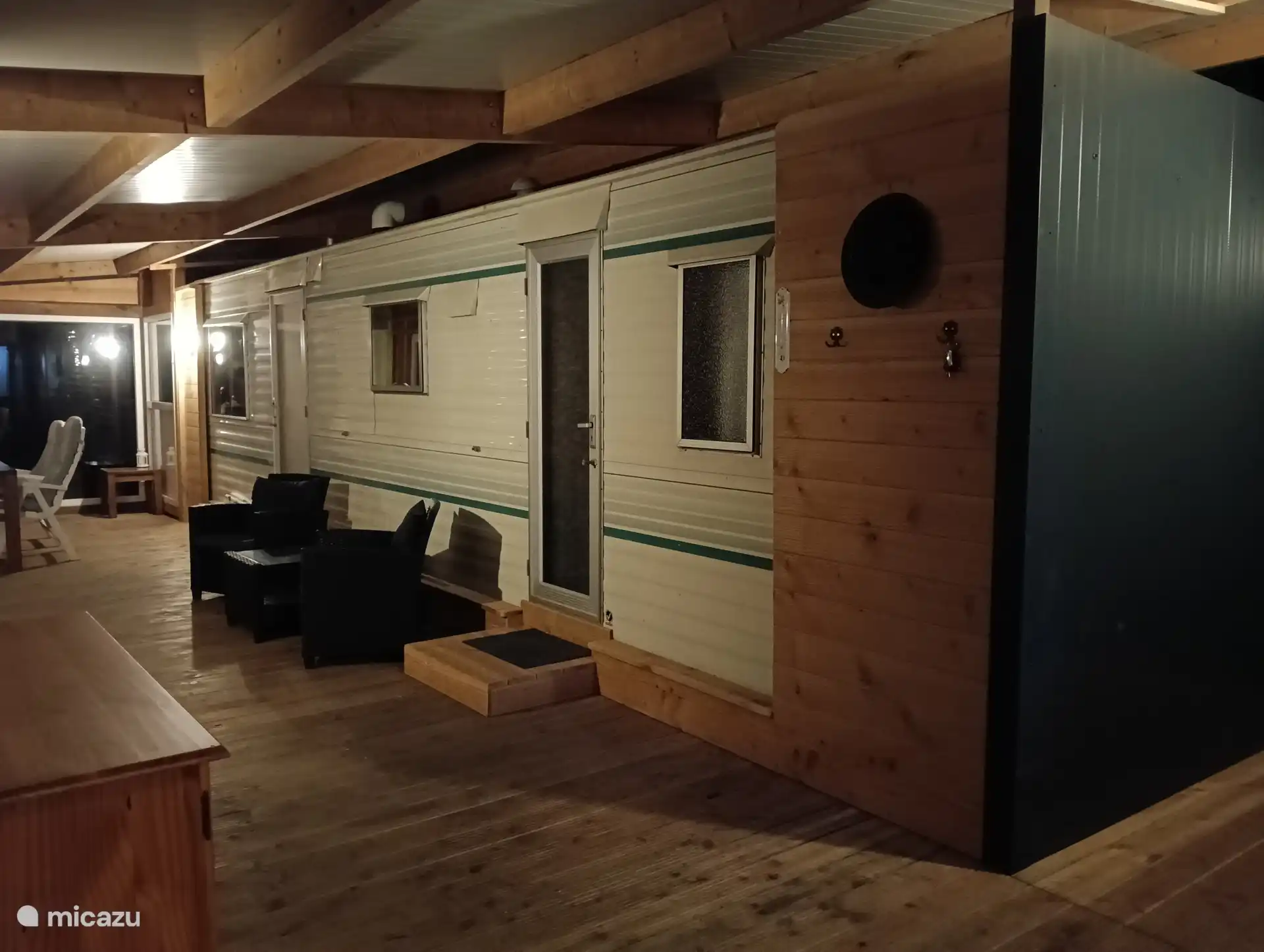 Wohnwagen mit Veranda ansehen