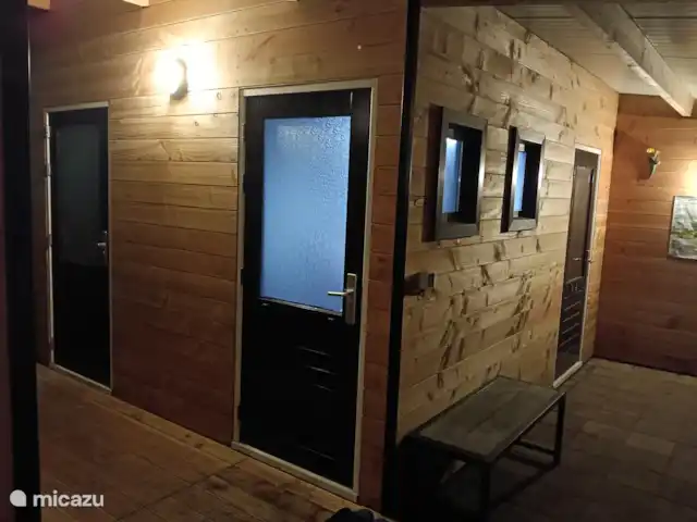 Location de Vacances Pays-Bas, Frise, De Wilgen, mobil-home - L’odeur Wylgen Douche, toilettes et abri à vélos