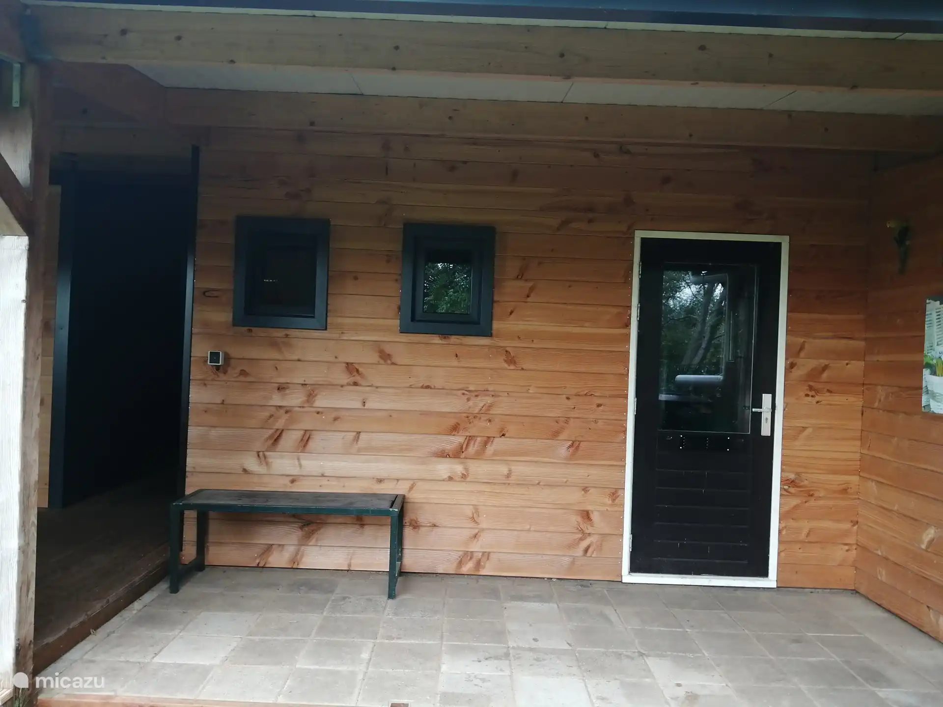 Vorderseite des Fahrradschuppens