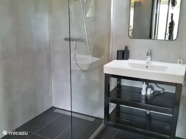 Location de Vacances Pays-Bas, Frise, De Wilgen, mobil-home - L’odeur Wylgen Douche spacieuse